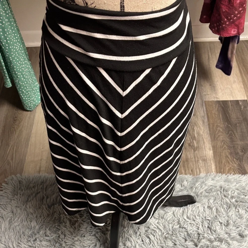 Y2k Black and White Striped Skirt